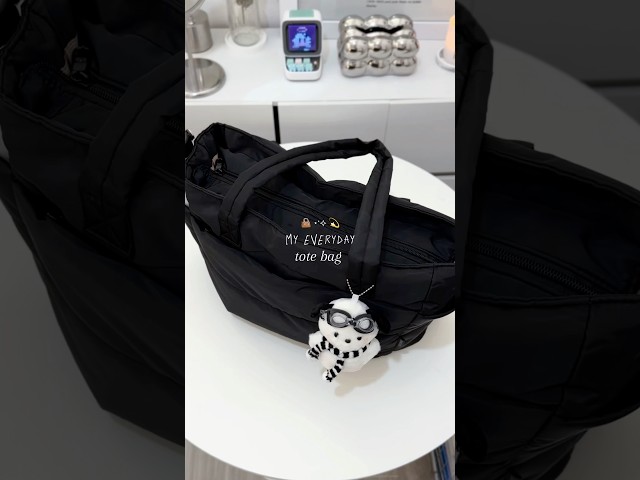 Vídeo relacionado con Narwey Bolso Tote Mujer Acolchado Grande, Puffer Tote Bag de Trabajo y Deporte con Cremallera y Compartimentos para Portátil, Bolso de Mano y Hombro Ligero para Escuela, Universidad y Viaje (Nergo)