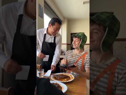 Chavo sin dinero, pero haciéndose el rico 😂#elchavodel8 #elchavo #elchavodelocho #kiko #comedy