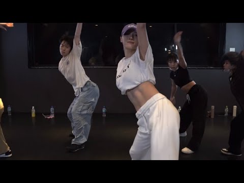 윤미래•비비-Law 💃Japan gp studio pop up