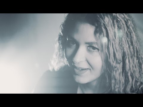 Ece Gökçen - Dünyadan Bir Haber (Official Music Video)