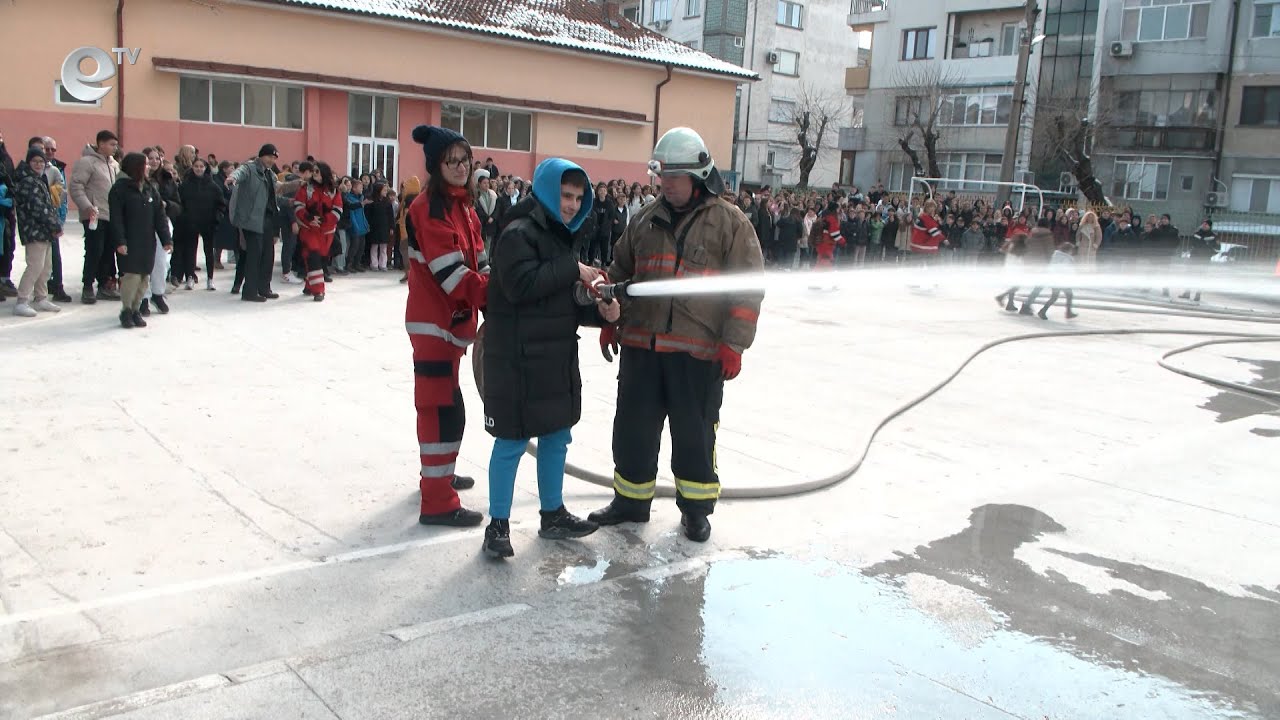 Евакуираха близо 460 деца от  ОУ "Св. Климент Охридски" в Хасково при симулативно занятие