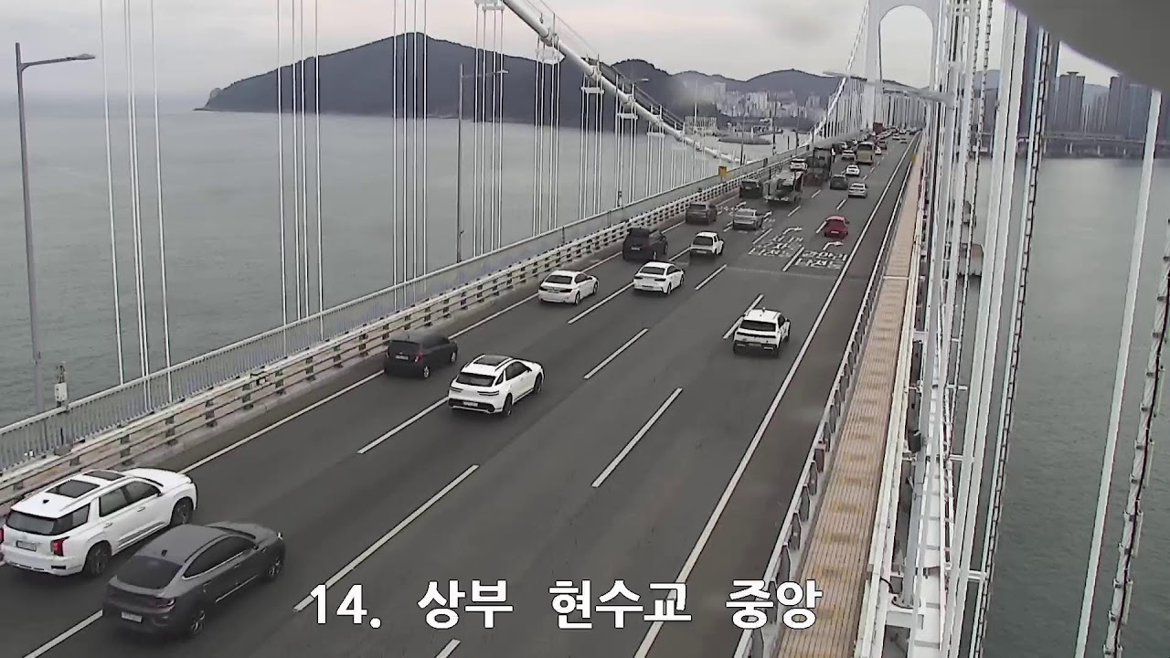 Live webcam view of Gwangan Bridge Center Span Cam