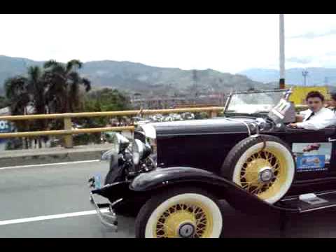 Varios carros de la década de los 30´s