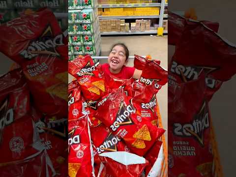Ela pegou todos Doritos 😱😂 #funny #shorts