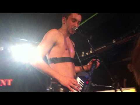 Twenty One Pilots - Fake You Out (The Basement)