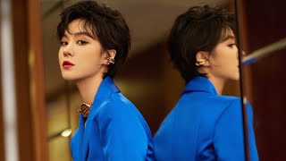 【郁可唯Yisa Yu】宝石蓝真空深V参加时尚先生盛典