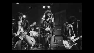 RAMONES TOMORROW SHE GOES AWAY