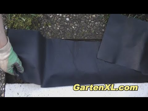 Unkrautvlies im Garten verlegen / Gartenvlies unter Kieselsteinen verlegen