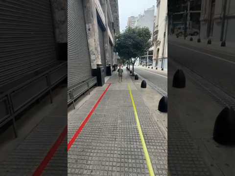 Gino corriendo por calle Suipacha llegando a calle Bartolome Mitre Buenos Aires Argentina 7/12/25
