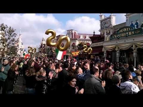 20th anniversary Flashmob Cast Members Disneyland Paris 12 april 2012