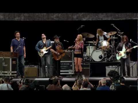 Grace Potter & The Nocturnals, Willie Nelson & Mickey Raphael - Ragged Company (Farm Aid 2012)