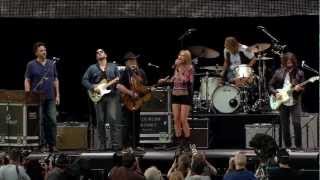 Grace Potter & The Nocturnals, Willie Nelson & Mickey Raphael - Ragged Company (Farm Aid 2012)