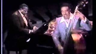 Sometimes I&#39;m Happy - Oscar Peterson and Ray Brown