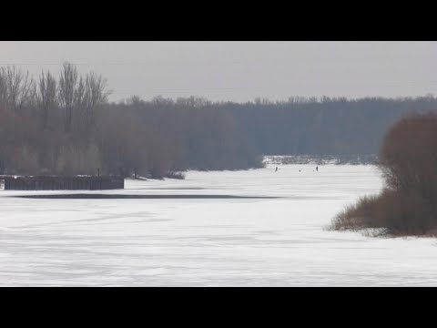 Жителей региона призывают не выходить на тонкий лед видео