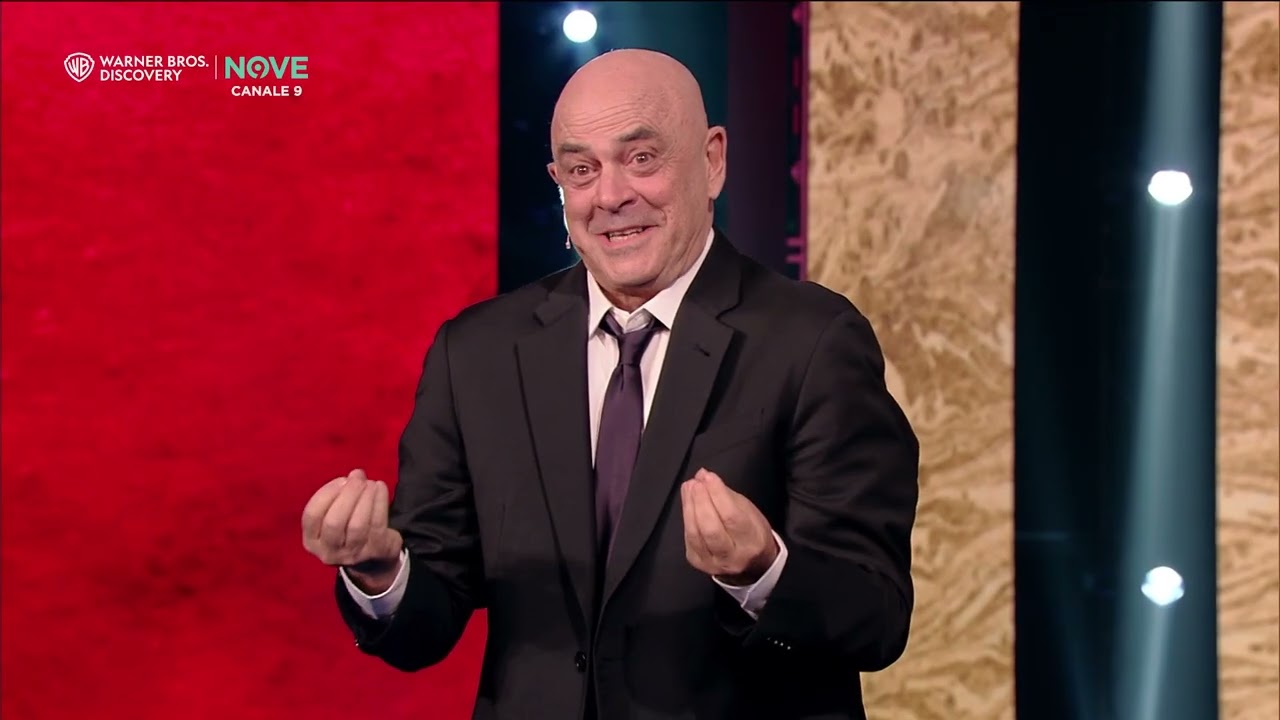 Crozza su Papa Leone: "l'unico americano senza una pistola" | Fratelli di Crozza