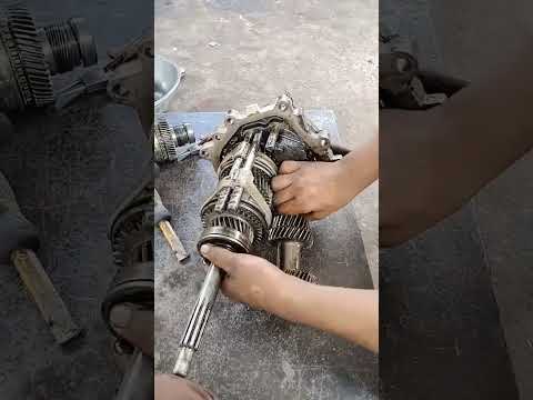 Mahindra Bolero gearbox problem #mechanic #mahindra #bolero #gears5 #gearbox