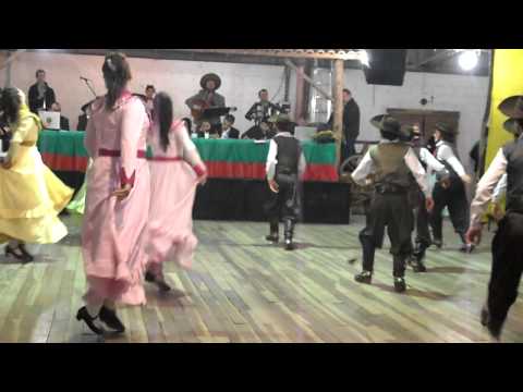 JUVENIL DO CTG QUERÊNCIA DE NOVA HARTZ, DANÇANDO O RODEIO DO M'BORORÉ 2011  ! parte 1