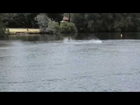 RC fast boat BIG TORQUE 360 body twist tearing up the pond