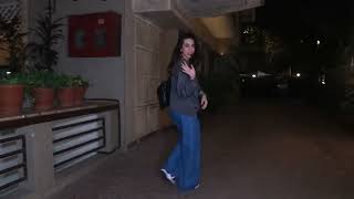 Karisma Kapoor Spotted At Kareena Kapoor House In Bandra