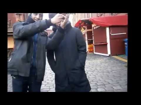 Taka (One Ok Rock) searching for the entrance and coming back to talk with fans