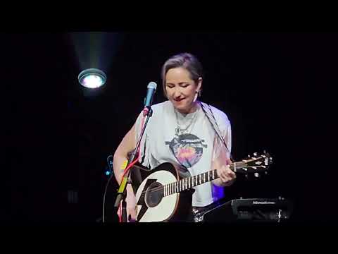 KT Tunstall: "Black Horse and the Cherry Tree / Sweet Dreams (Are Made of This)" (6/15/2023)