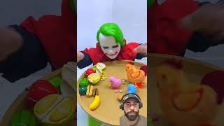 Os pontinhos do spiderman querem comer a comida do coringa #shorts #spiderman
