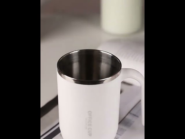 Vídeo relacionado con Kytpyi Tazas de Cafe, Termo Cafe, 380ml Mezclando Automáticamente Taza acero Inoxidable con Asa Tapa, Doble Capa Anti-quemaduras Coffee Cup para Casa Escuela Oficina (Blanco)