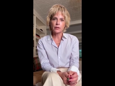Actor Selma Blair apologizes after plane incident arrest