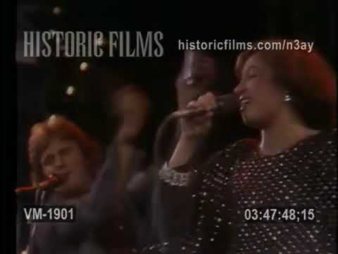 Vicki Sue Robinson - "Turn The Beat Around" LIVE 1976