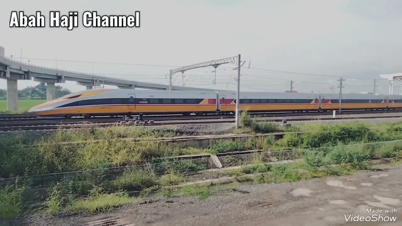 CIT ( Rangkaian Kereta Inspeksi ) melintas dari depo ke stasiun Tegallual