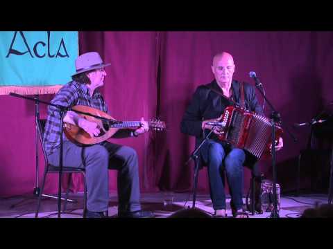 Breanndán Ó Beaglaíoch & John Hoban play Scoil Acla: Traditional Irish Music from LiveTrad.com