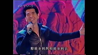 Download lagu 2001 世纪歌会：费翔(Fei Xiang)Kris Phillips 故乡的云 by时空亲吻你的脸 mp3