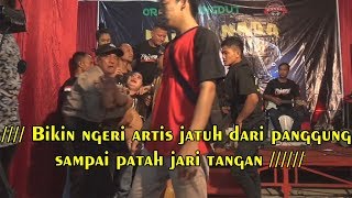 Download lagu PENGANTIN PANIK LAGI JOGED ARTIS NYA JATUH DARI PANGGUNG HINGGA T3RlUK4 mp3 Download lagu PENGANTIN PANIK LAGI JOGED ARTIS NYA JATUH DARI PANGGUNG HINGGA T3RlUK4 mp3