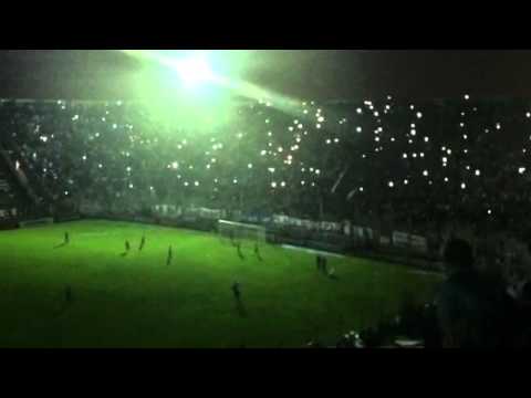 "Estamos esperando a los de la gloriosa" Barra: La Banda de la Quema • Club: Huracán