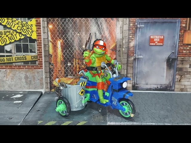 Vídeo relacionado con Tortugas Ninja Raphael Figura de Acción Deluxe con Sonidos y Frases del Personaje de Película Caos Mutante, 4 Muñecos para Coleccionar, Fans, niños y niñas +4 años, Famosa (TU800200)