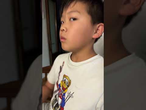 Io e richy abbiamo costruito col pongo un tavolo con posate….. e con un omino