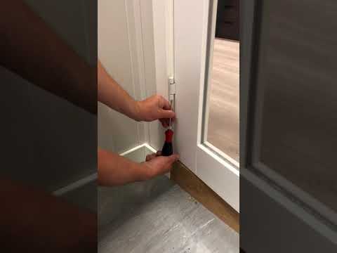 Hvordan justere en Swedoor innerdør som henger skjevt i karmen.
