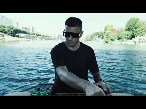 Alex Mine – Live Streaming from a rowboat in Turin, Italy