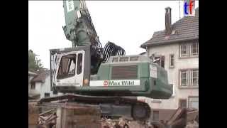 preview picture of video '**GREEN** Liebherr R954B HRD, Max Wild, Abbruch Ludwigsburg, Germany, 04.06.2004.'