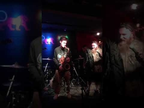 Teddy Swims and Augie Bello - Crazy (Gnarls Barkley) Live at The Red Lion