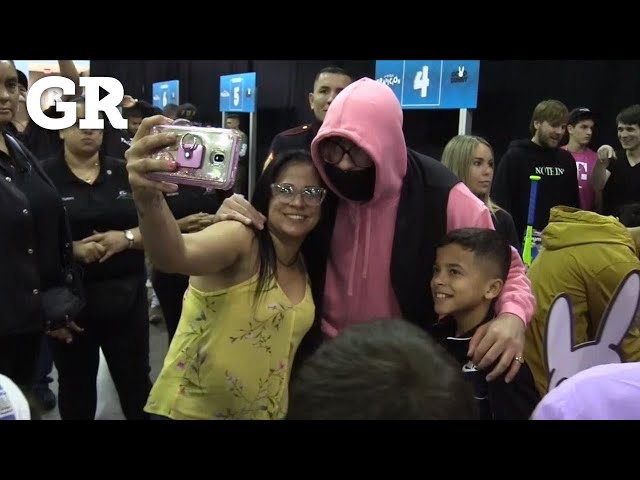 Vídeo relacionado con Taza Bad Conejo Malo Fotos 330 ml Ceramica Apta Lavavajillas Diseño Aesthetic Urbano Musica Latina Regalo Original Hombre Mujer