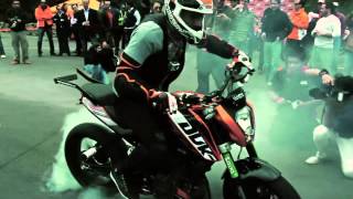 Rok Bagoros in Mexico City with the KTM 200 Duke