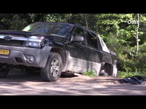 Auto in de sloot bij aanrijding Nieuw Heeten