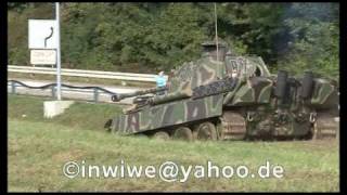 preview picture of video 'Kampf-Panzer Panther in voller Fahrt im Gelände Panther Tank WWII'