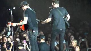 Blink-182 - Wasting Time (Acoustic) [Live in Manchester 15th June 2012] HD