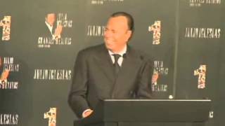 Julio Iglesias: &quot;Mi hijo canta mejor pero el campeón en mujeres soy yo&quot;