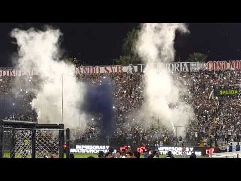 "Recibimiento del Comando Sur Alianza Lima en Matute frente al eterno rival." Barra: Comando SVR • Club: Alianza Lima