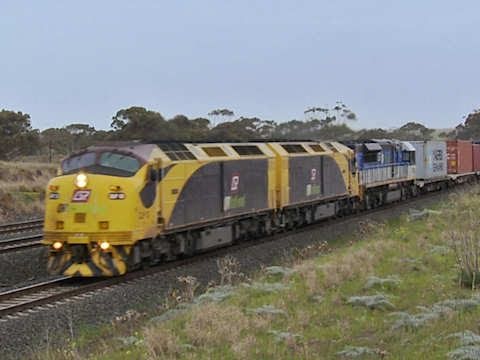 QR National Adelaide to Melbourne freight train - PoathTV Australian Railways and Railroads