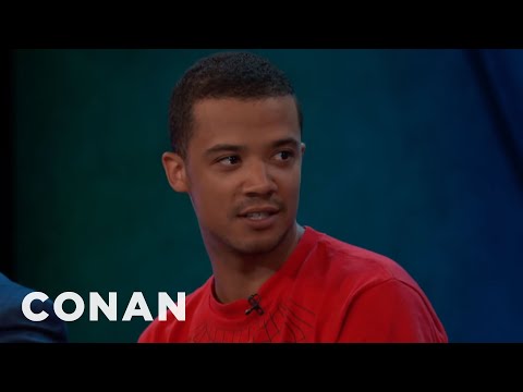 Jacob Anderson's Encounter With An Enthusiastic Grey Worm Fan | CONAN on TBS