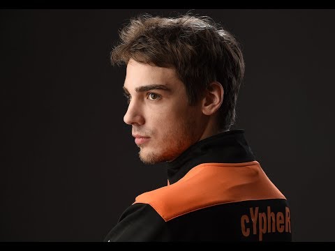 Cypher комментирует свою игру на dm6 против cha1n (Quake Champions)